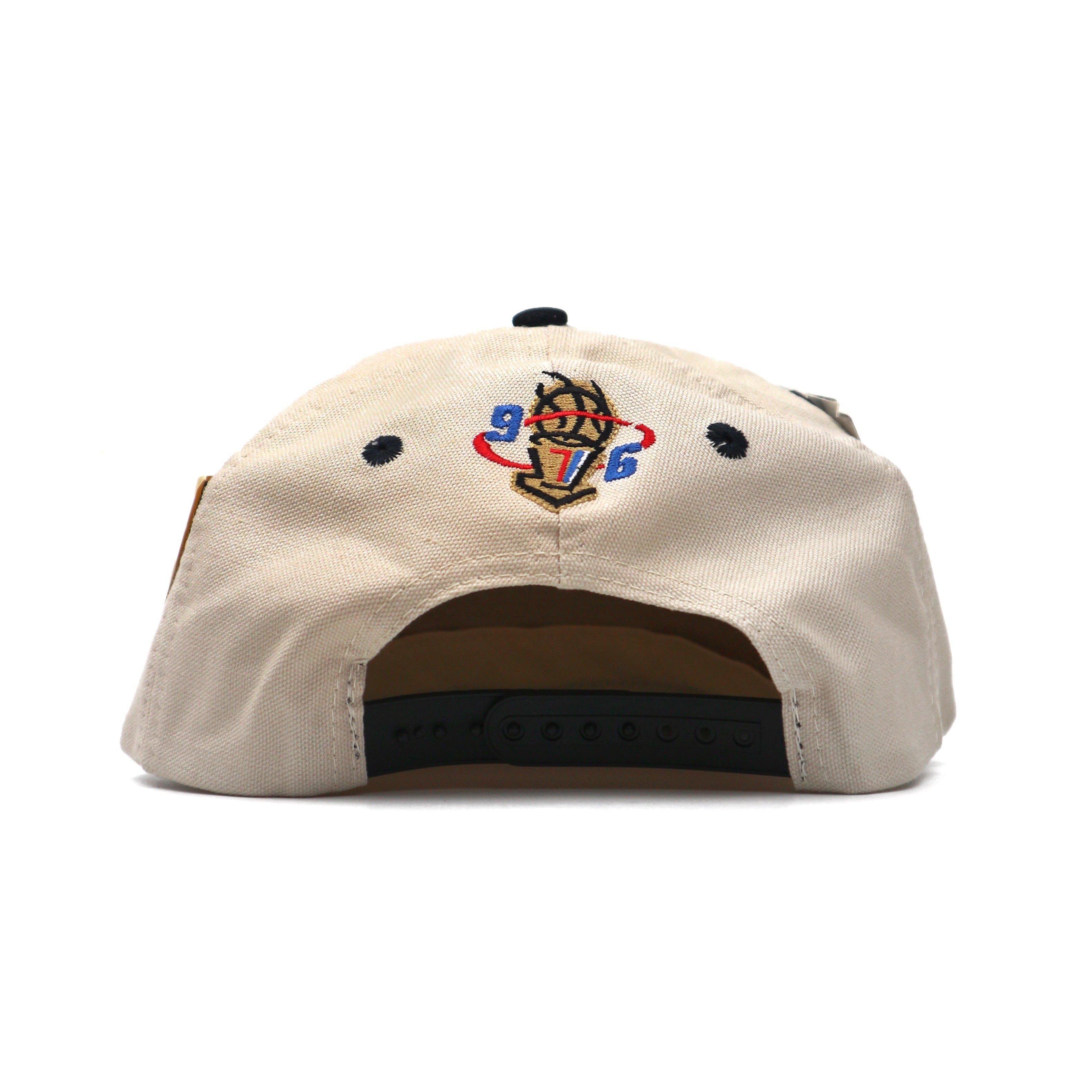 VINTAGE CHICAGO BULLS 1996 NBA CHAMPIONS LOCKER ROOM SNAPBACK CAP WHITE
