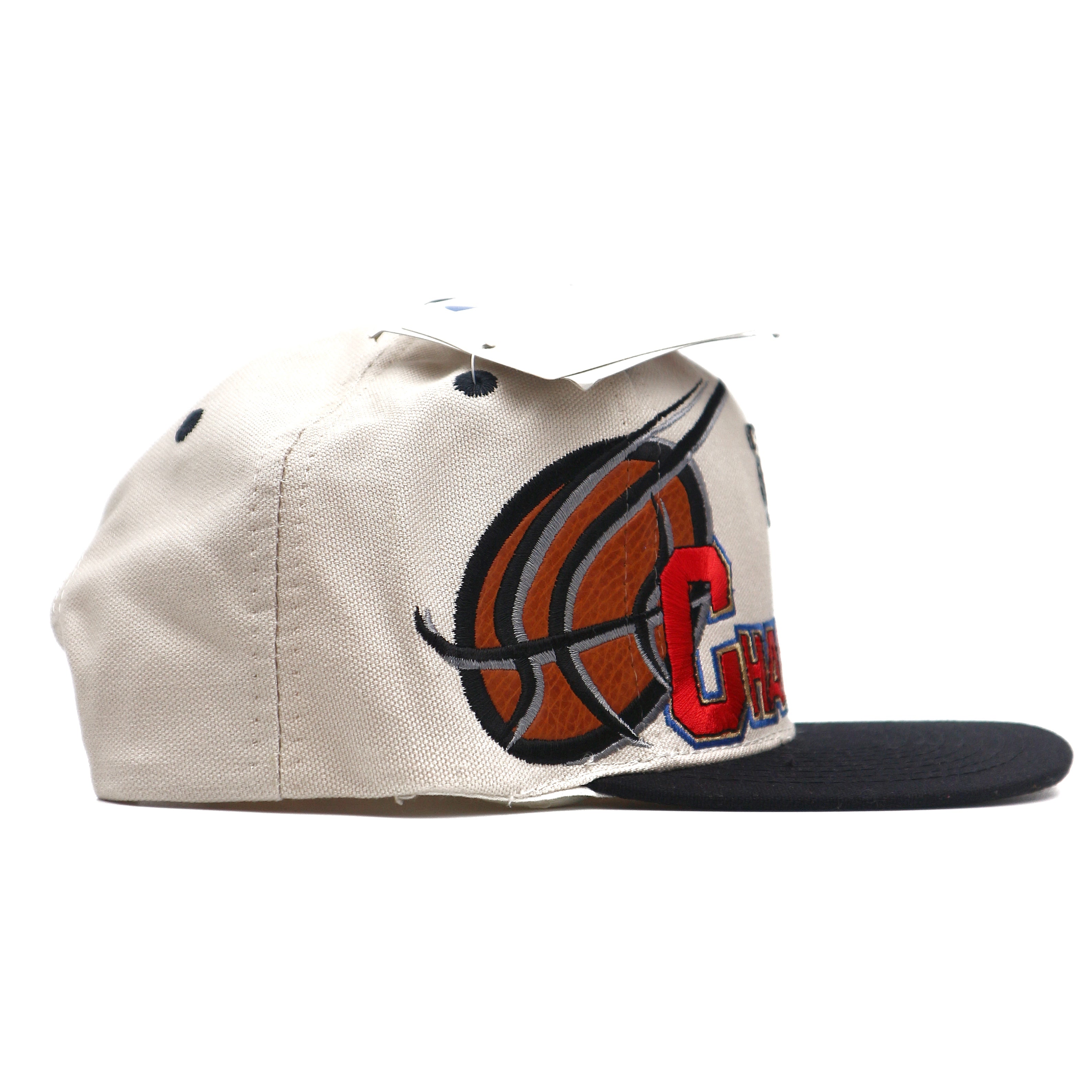 VINTAGE CHICAGO BULLS 1996 NBA CHAMPIONS LOCKER ROOM SNAPBACK CAP WHITE